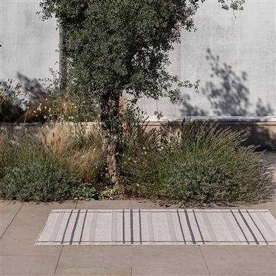 ZO-97605: Hand-knotted indoor/outdoor rug