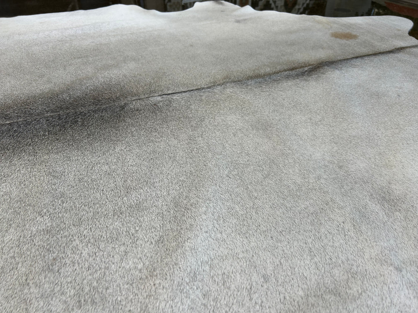 S-6 : Tapis peau de vache - Moyenne ivoire