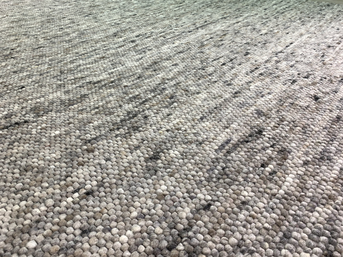 Beat-B: High-end wool rug - hand-knotted / 45 colors available