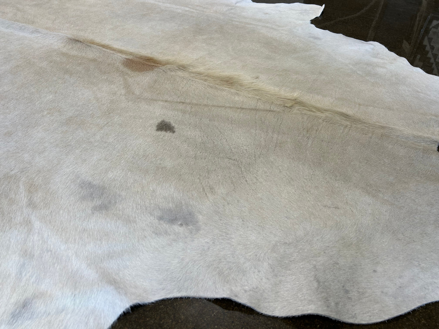 LL-7 : Tapis peau de vache - Très grande ivoire / beige