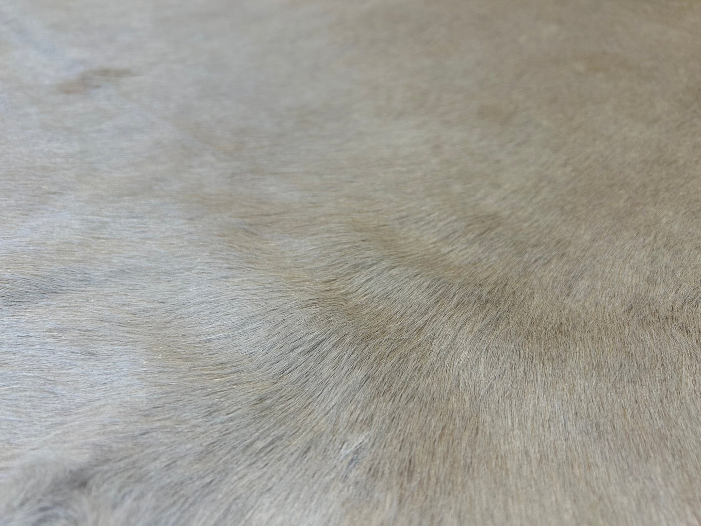 LL-7 : Tapis peau de vache - Très grande ivoire / beige