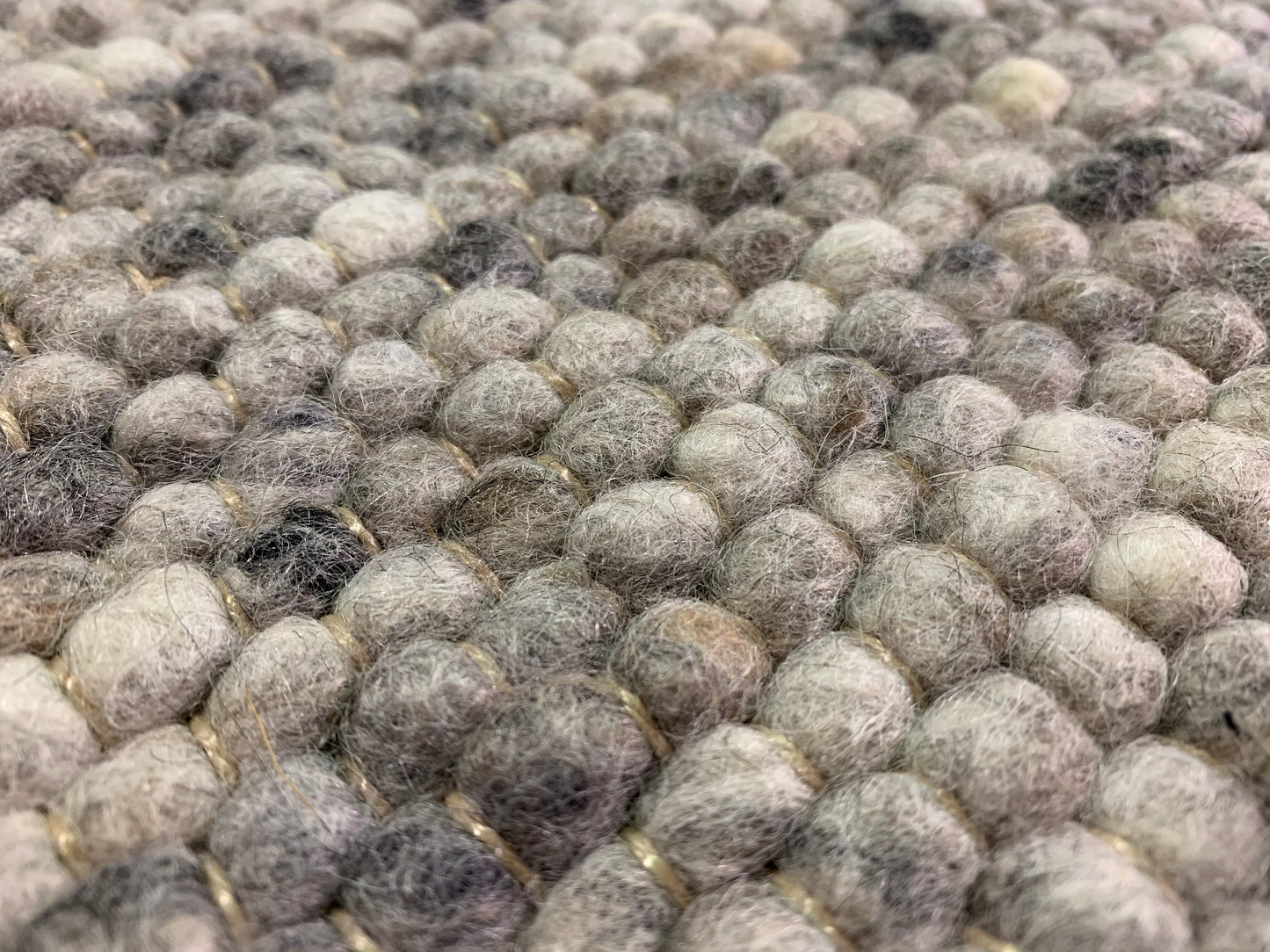 Salsa-B: High-end wool rug - hand-knotted / 45 colors available
