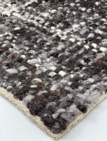 WE-401: Hand-knotted wool rug