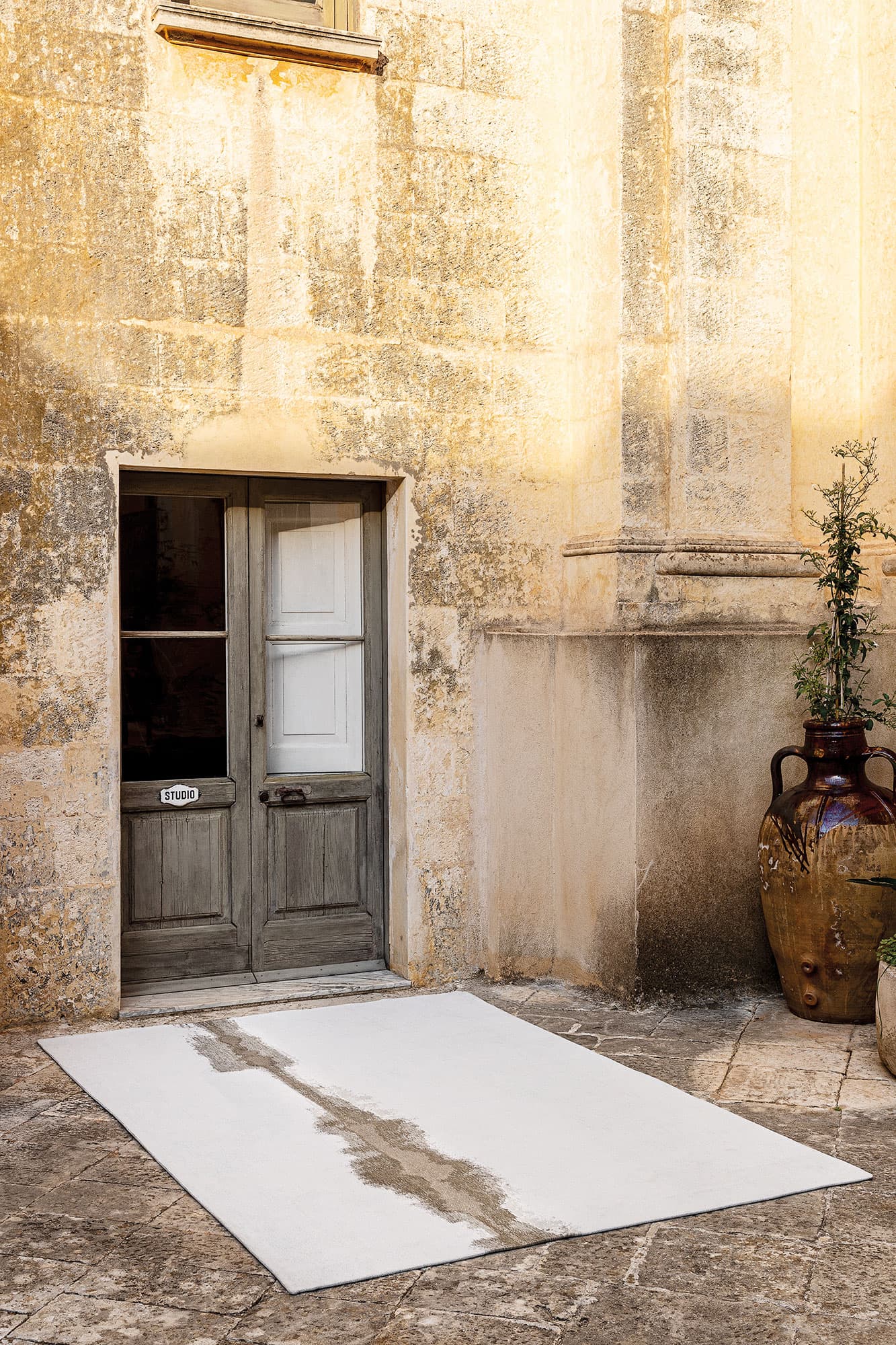 LI-401 : Tapis Christian Fischbacher en Jacquard