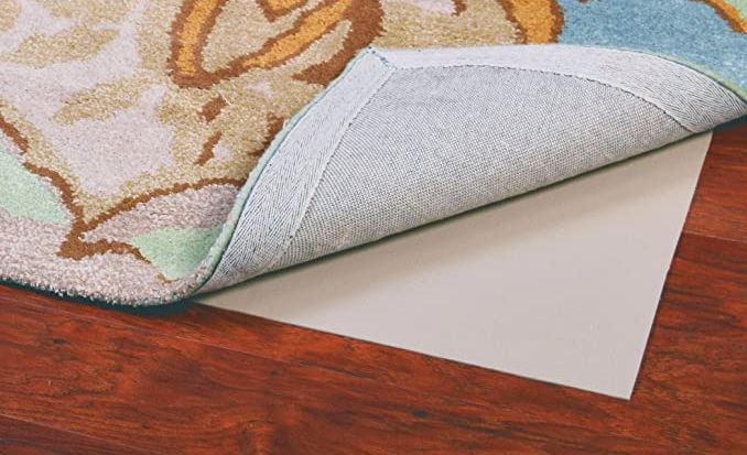 Sous-tapis antidérapant matelassé