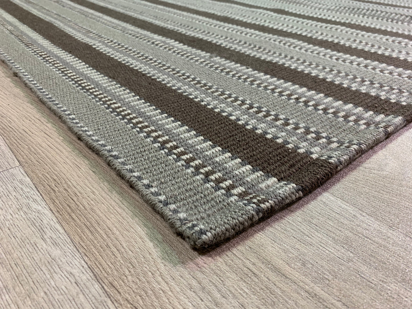 Tapis plat rayé en laine - noué main