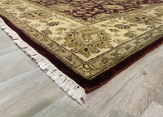 Classic wool rug - hand knotted