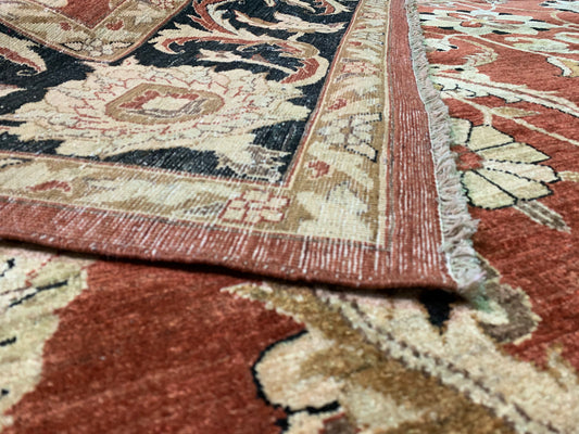 Classic wool rug - hand knotted