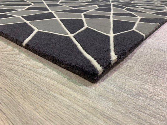 Carpet with geometric patterns