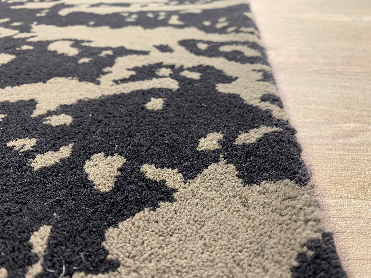 Tapis contemporain en laine tuftée