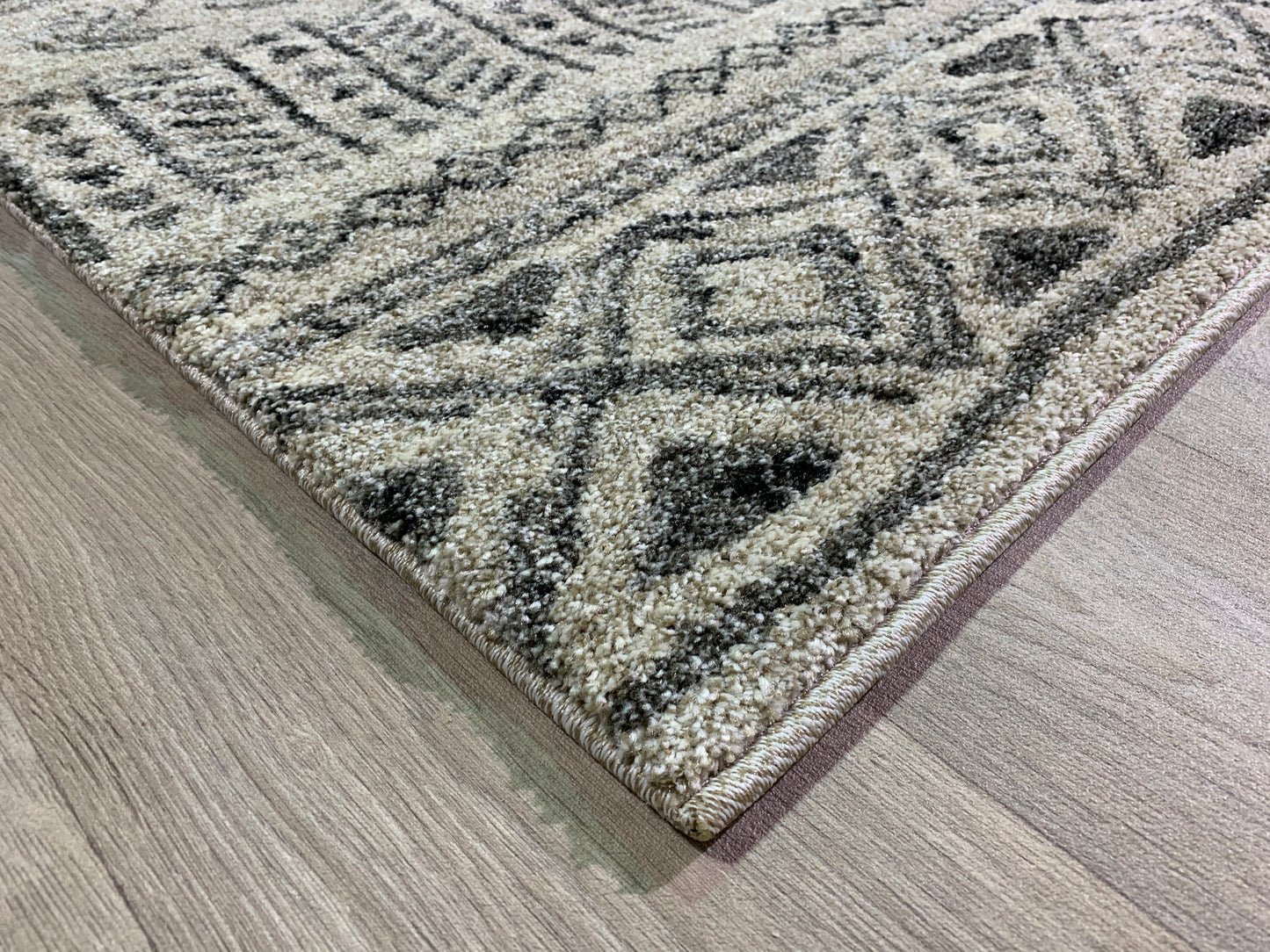 EM-201: Synthetic fiber rug