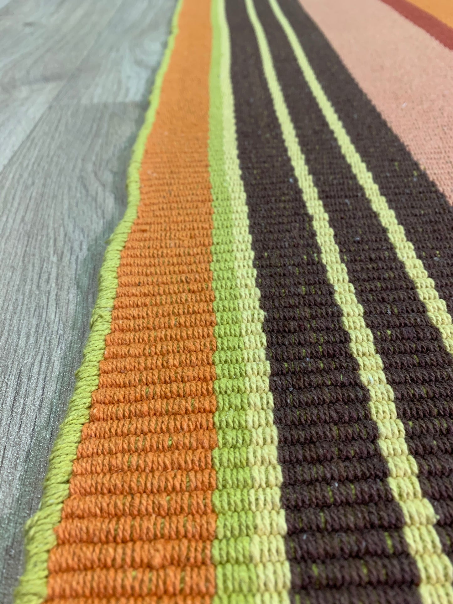 DB-516 : Tapis rayé coloré