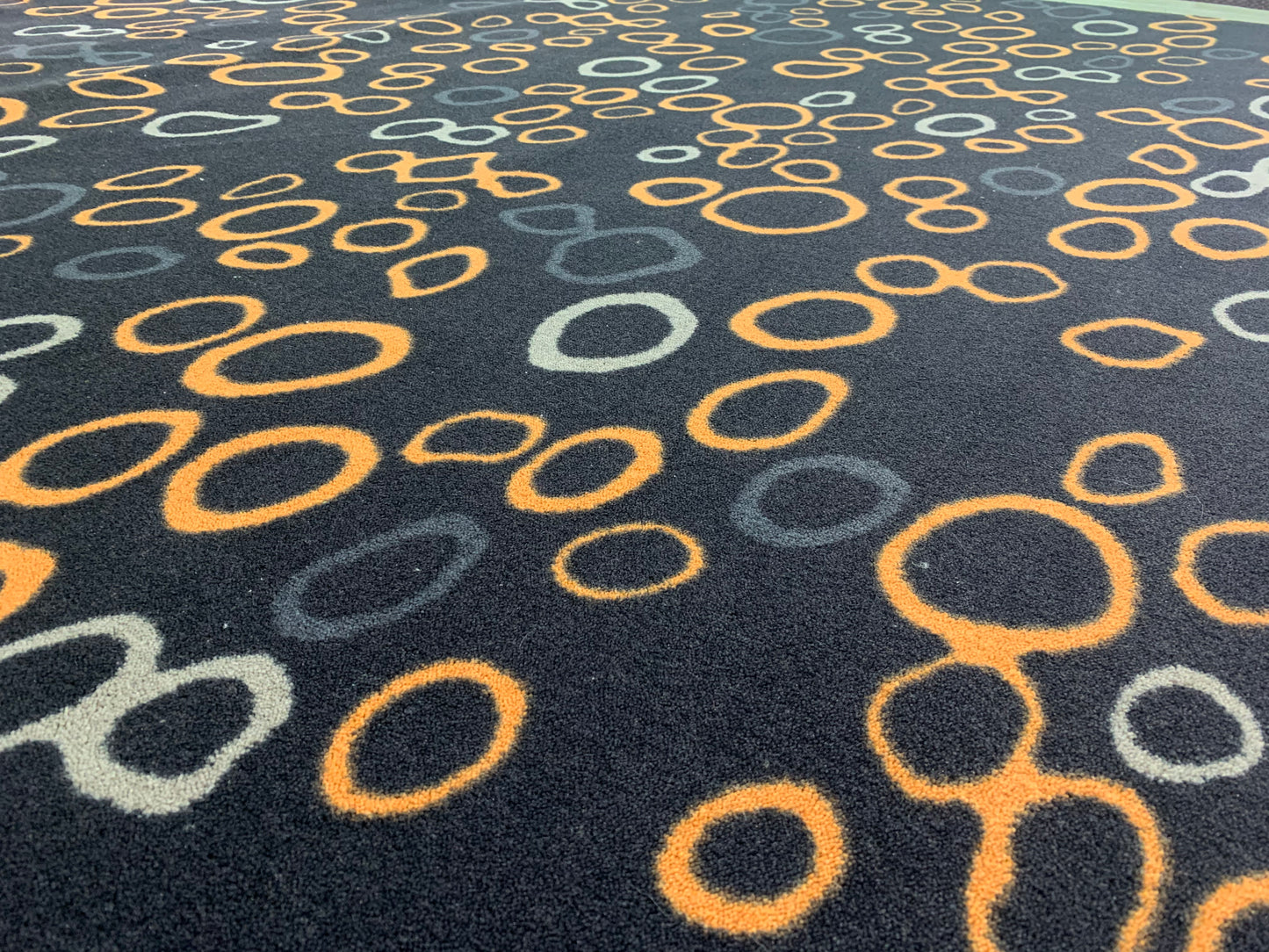 Tapis carré à motifs ronds