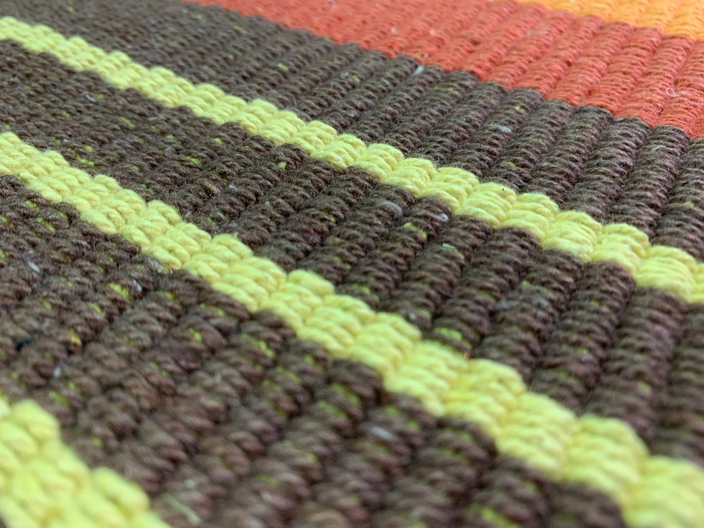 DB-516 : Tapis rayé coloré