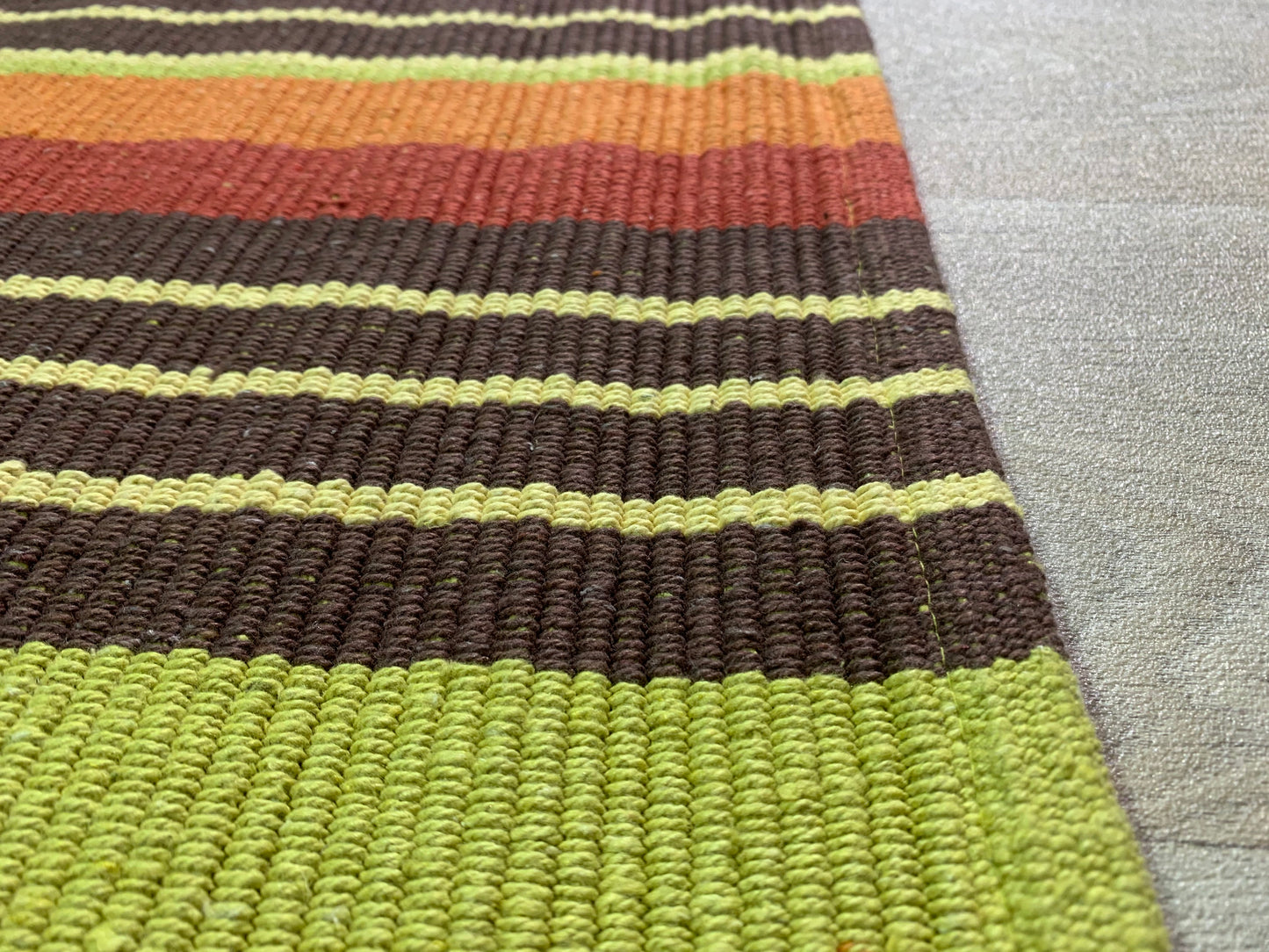 DB-516 : Tapis rayé coloré