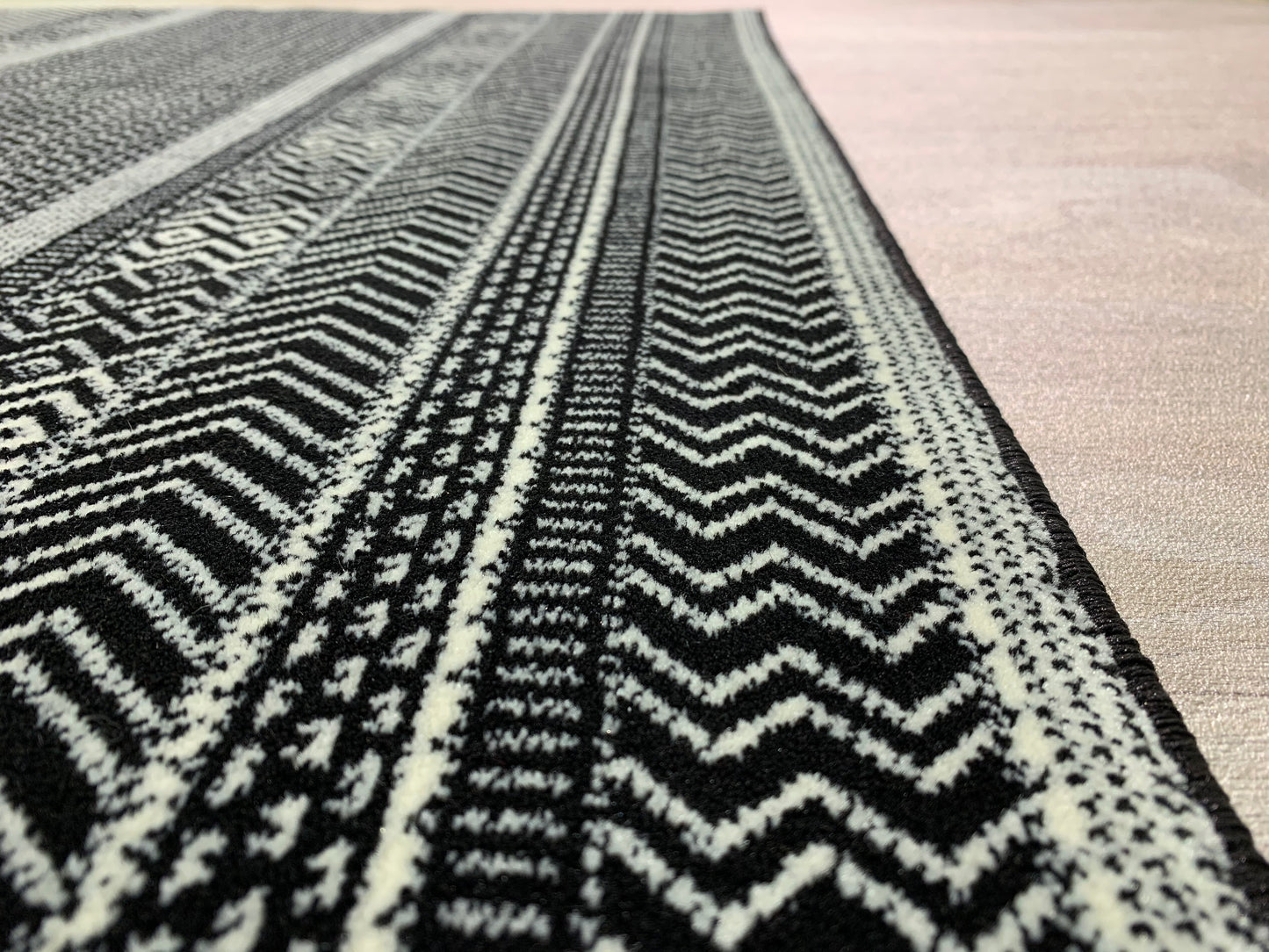 LU-101: Synthetic fiber rug