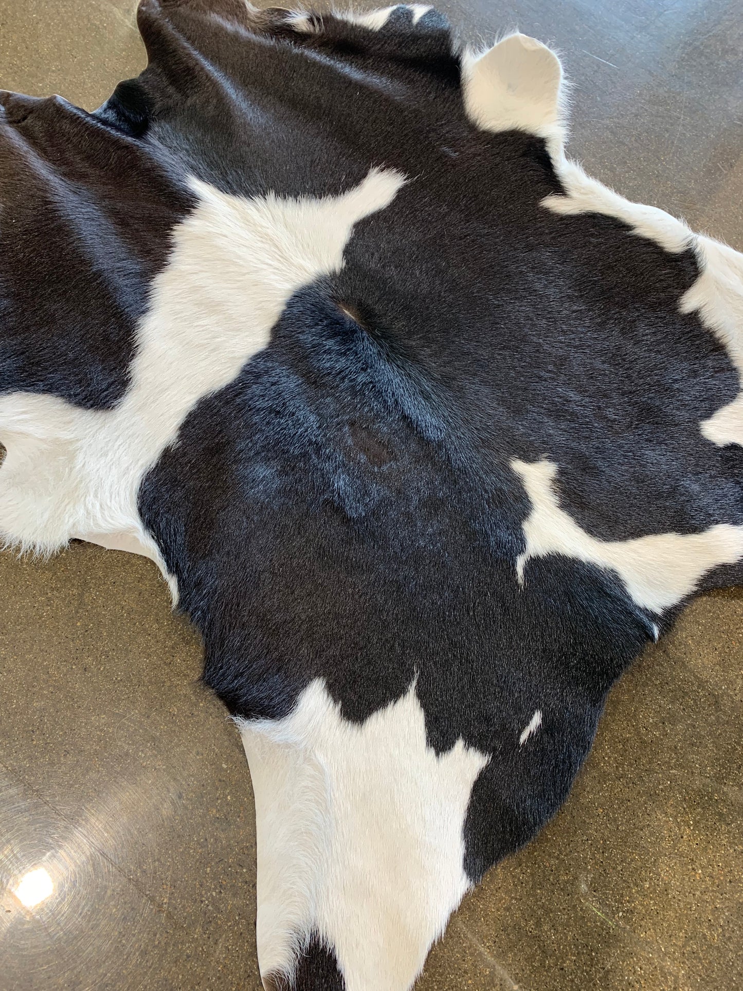 601-2 : Tapis peau de vache - Très petite tachetée noire