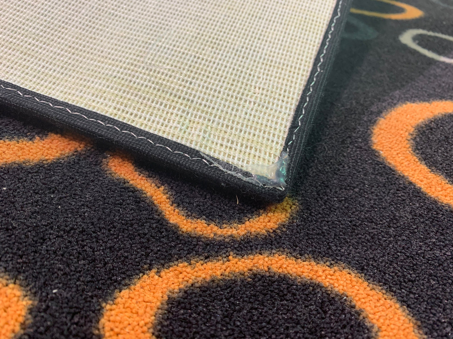 Tapis carré à motifs ronds