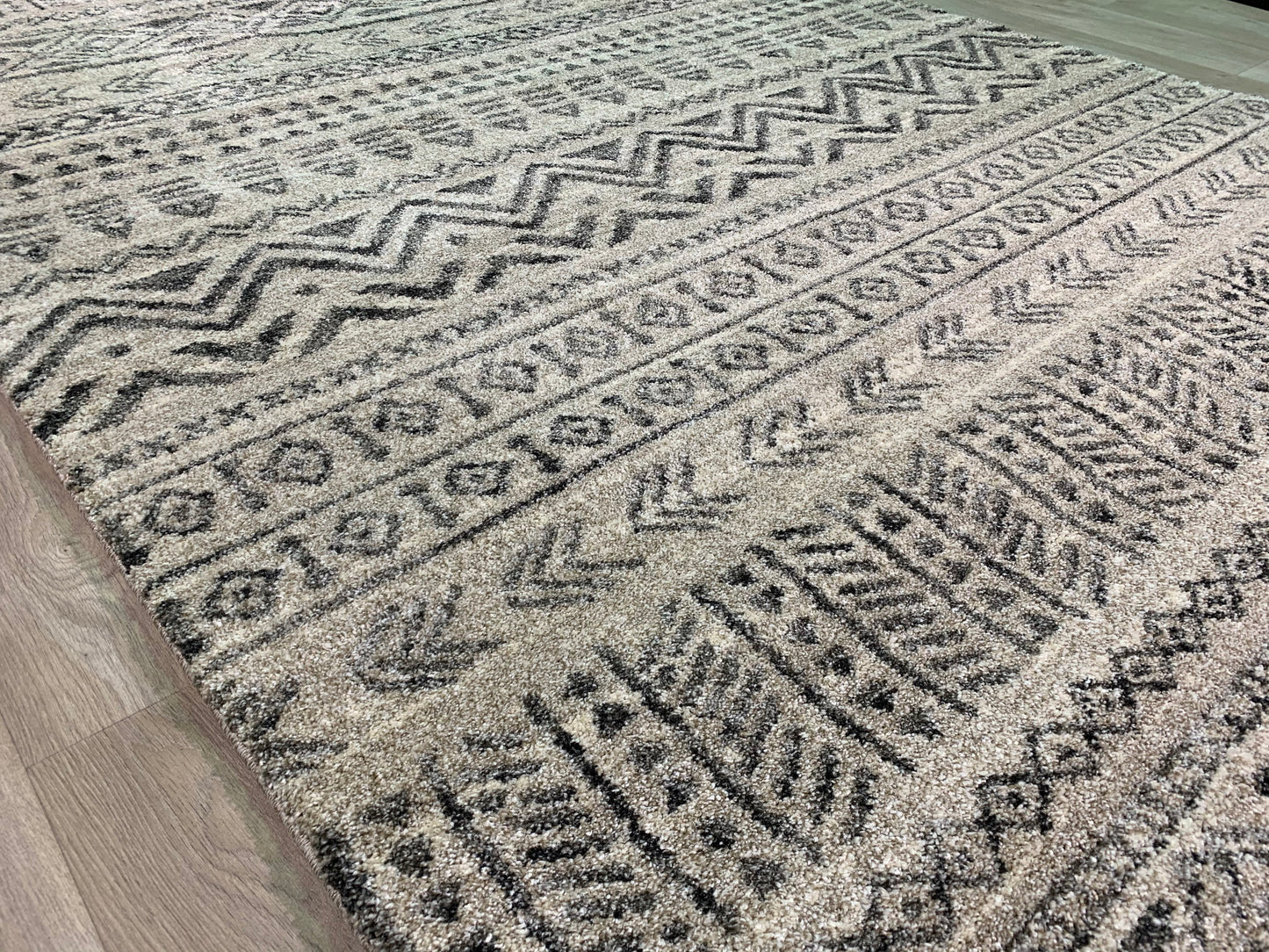 EM-201: Synthetic fiber rug