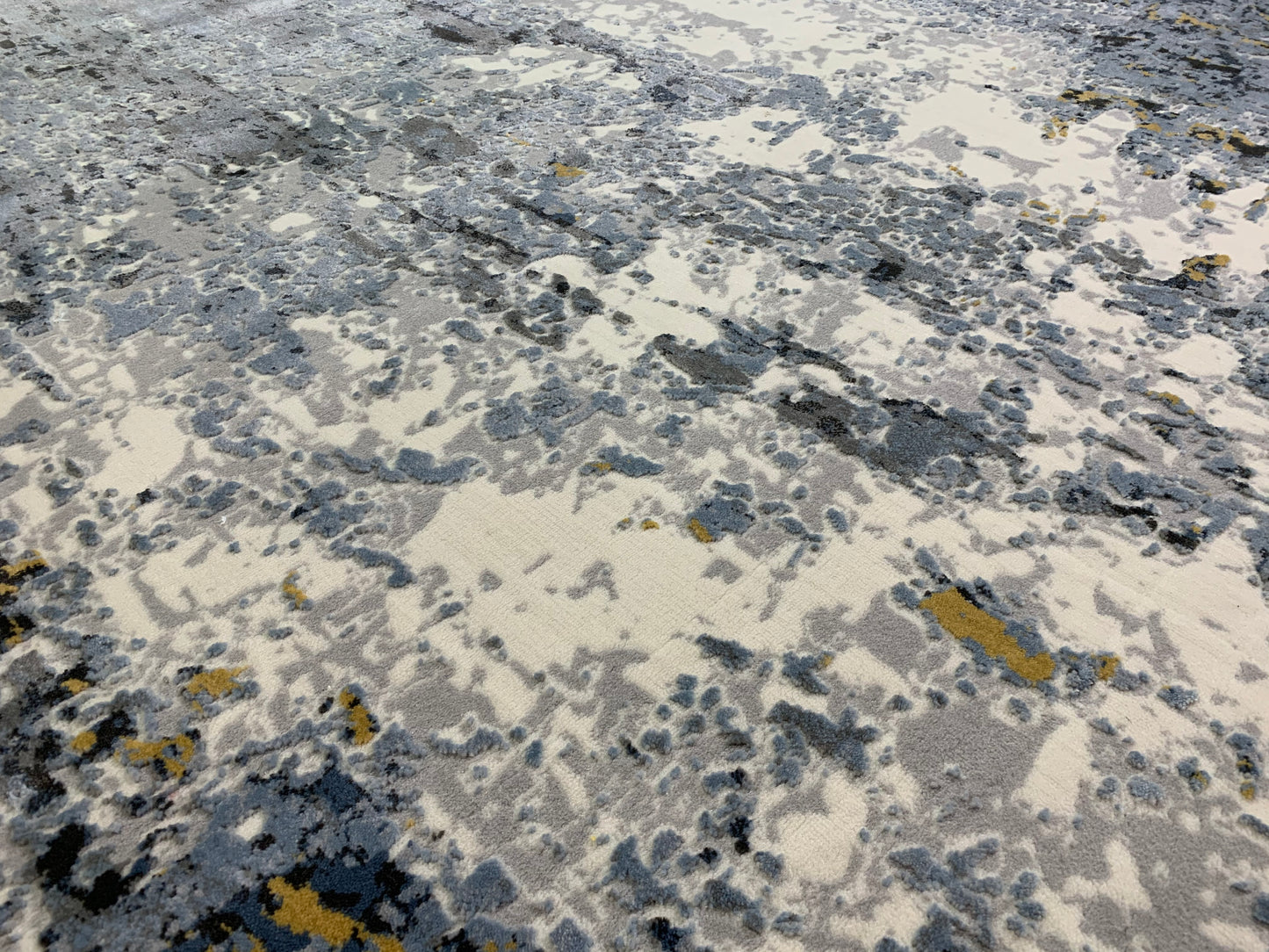 HA-201: Synthetic fiber rug