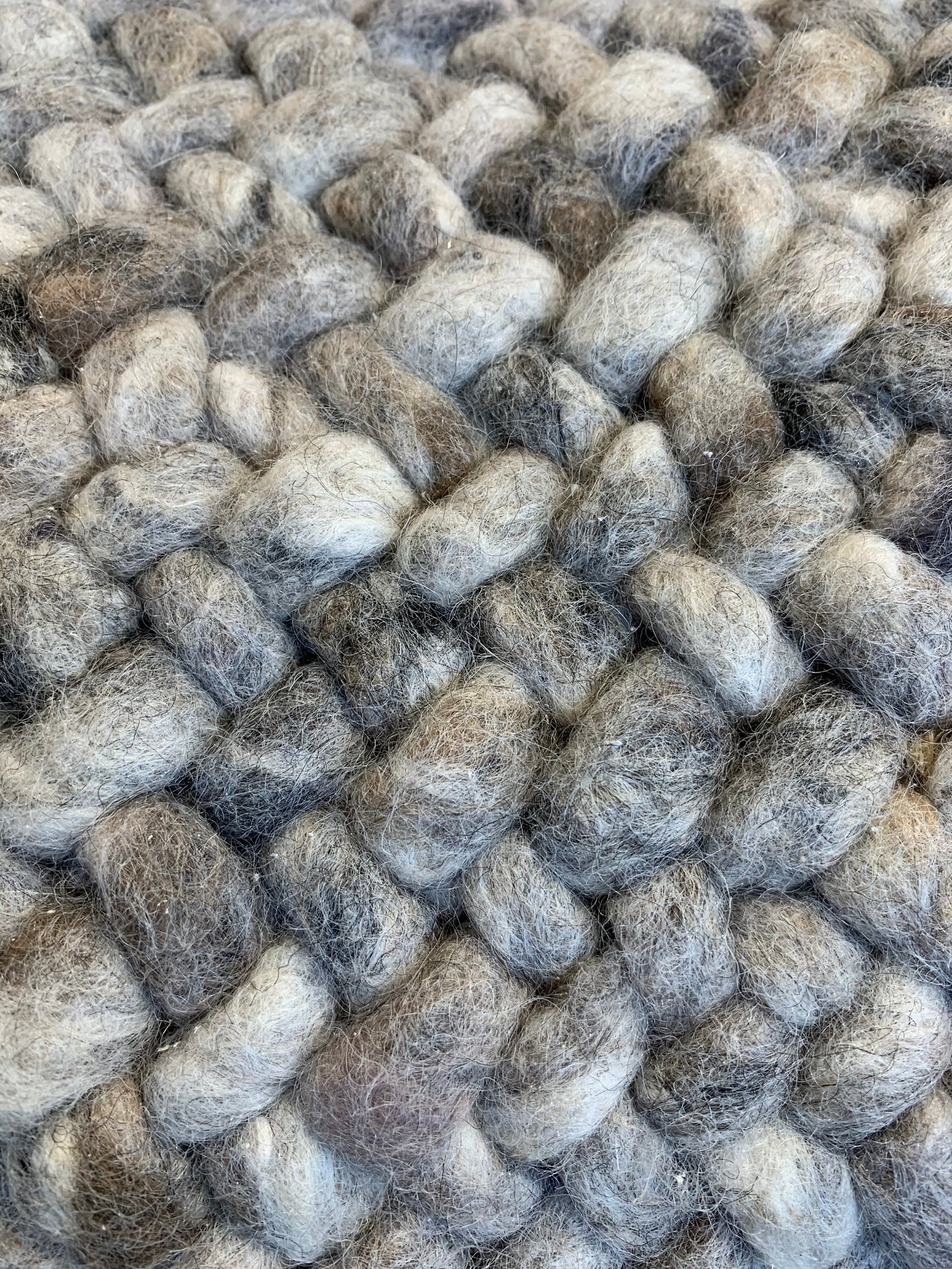 Pouf en laine noué main - 45 couleurs / 3 grandeurs disponibles