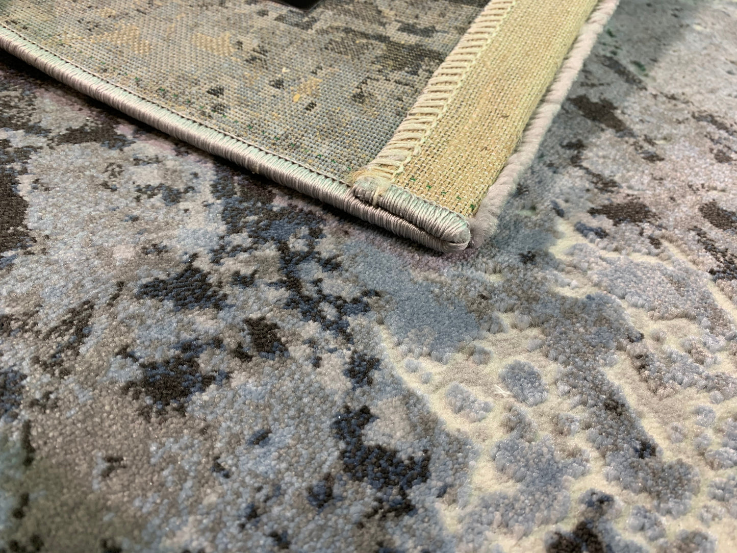 HA-201: Synthetic fiber rug