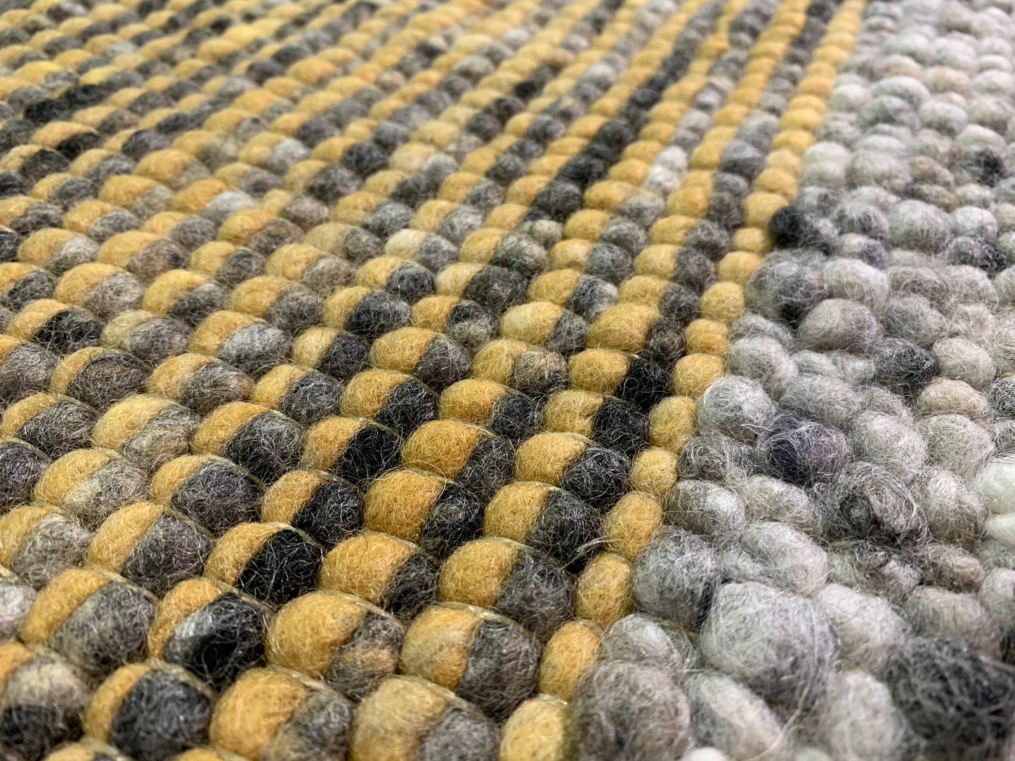 Salsa-W: High Range wool rug - hand knotted / Customizable colors