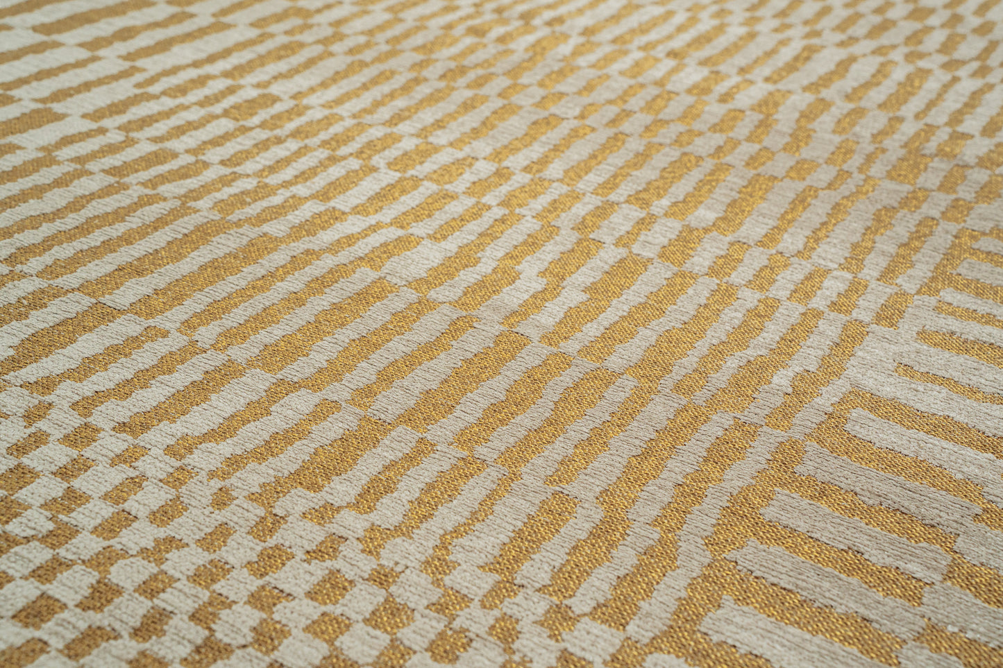 BE-401 : Jacquard Carpet