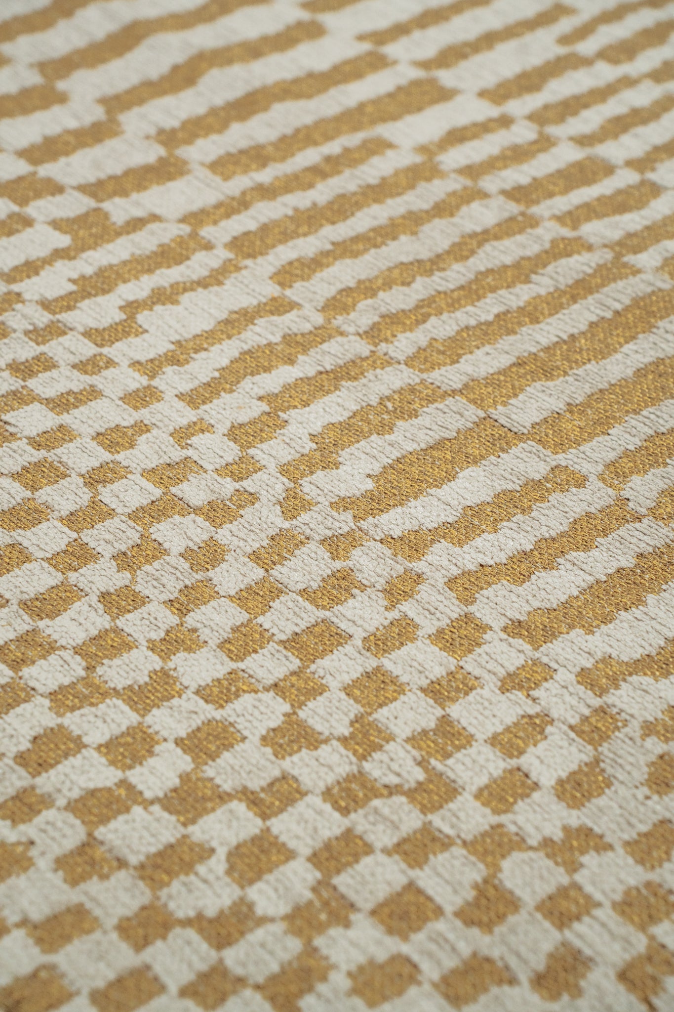 BE-401 : Jacquard Carpet