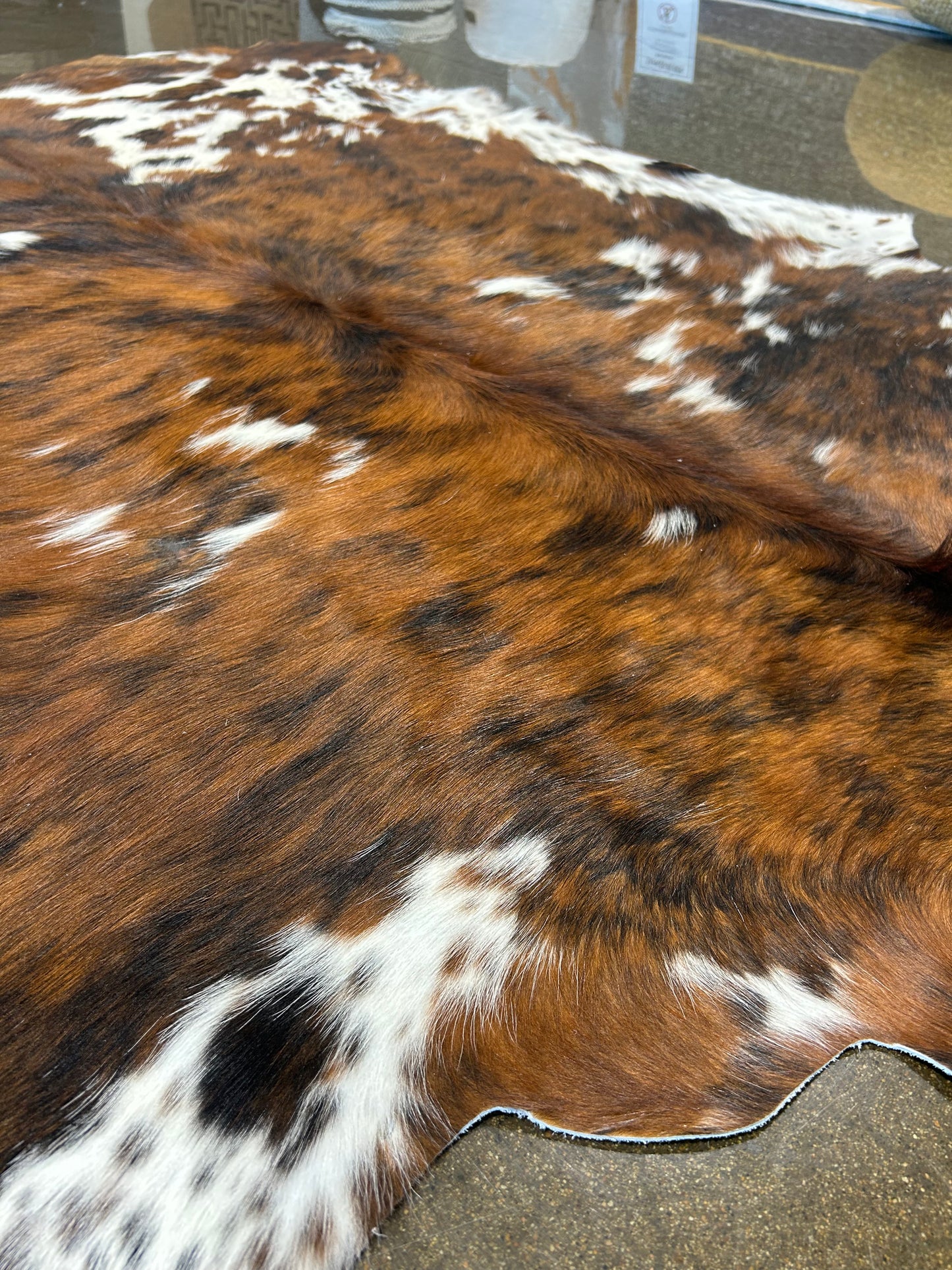 S-8 : Tapis peau de vache - Moyenne tricolore rayée