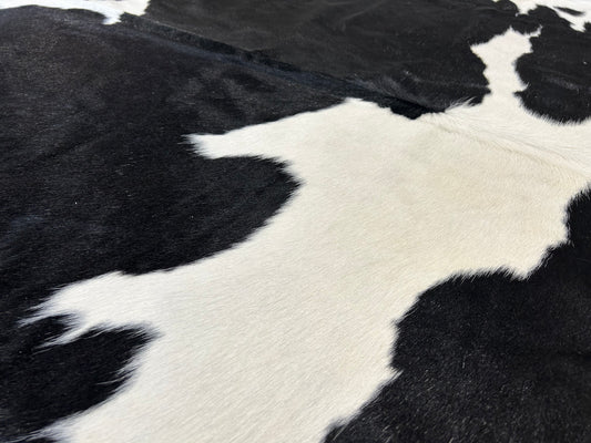 LL-8 : Tapis peau de vache - Très grande noire et blanche