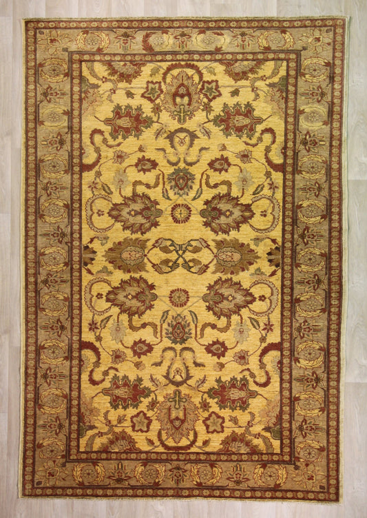 Classic wool rug - hand knotted