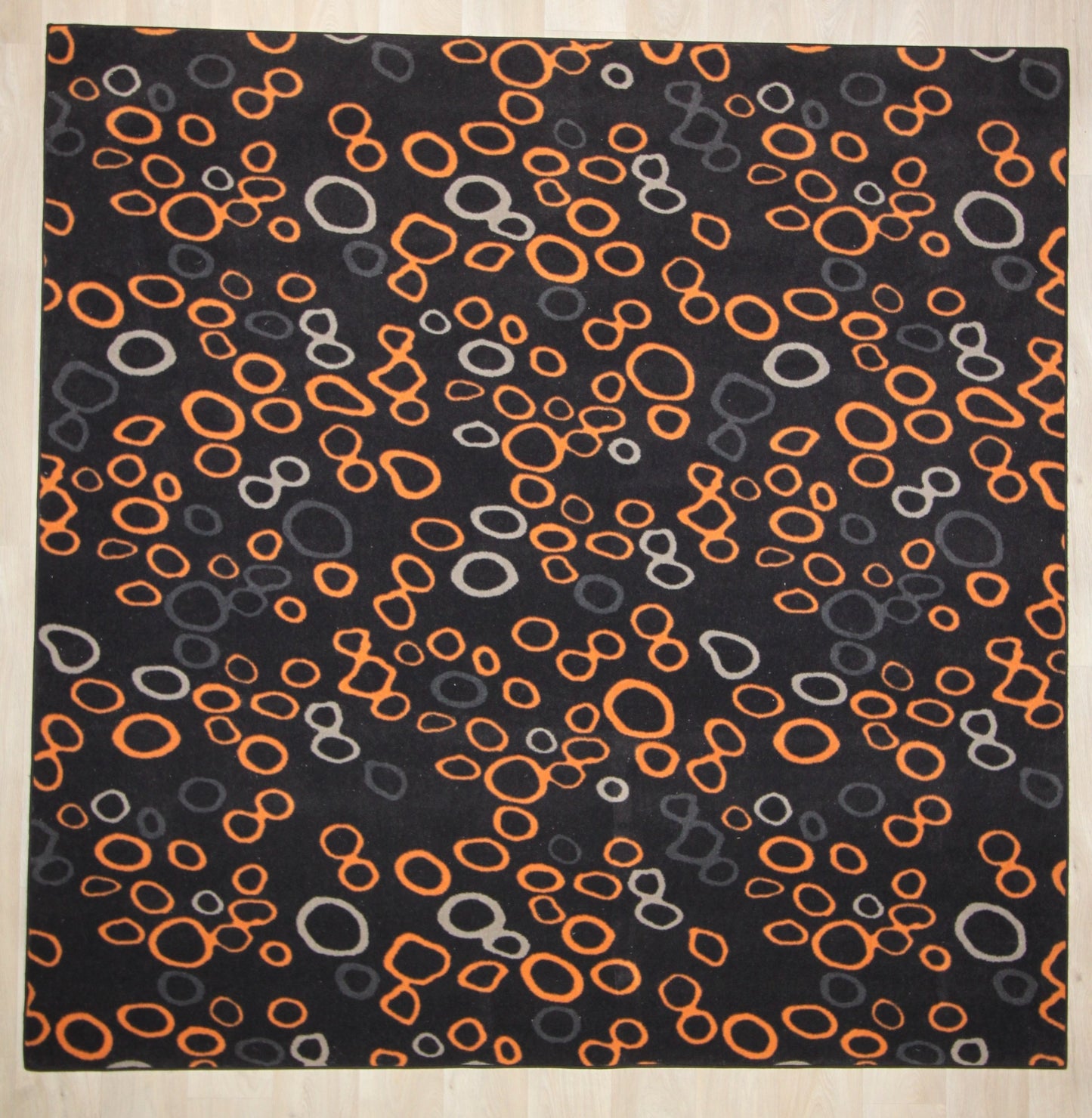 Square rug with round patterns