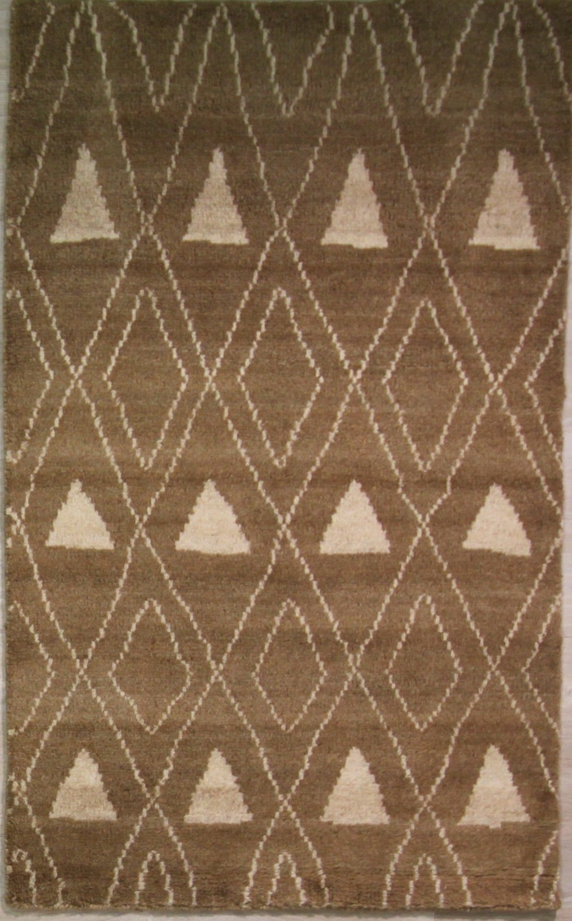 19-MAC: Wool rug - hand knotted