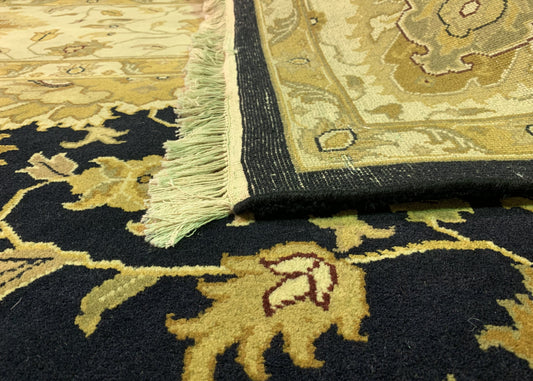 Classic wool rug - hand knotted