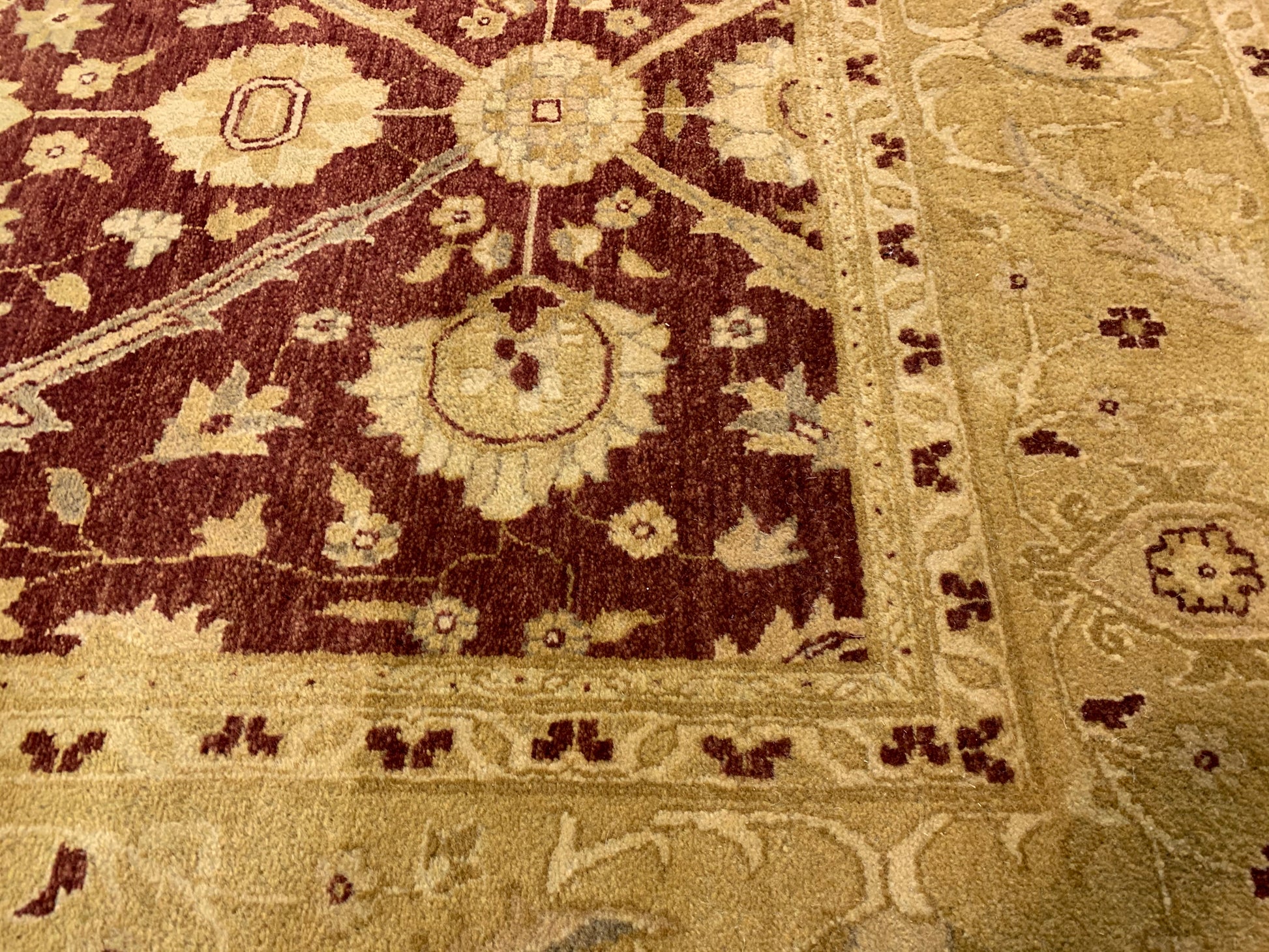 Tapis Persan Tapis Naïn 6la Laine et soie 204cm par 197cm. Forme carré Tapis Persan Tapis Naïn 6la Laine et soie 204cm par 197cm. Forme carré