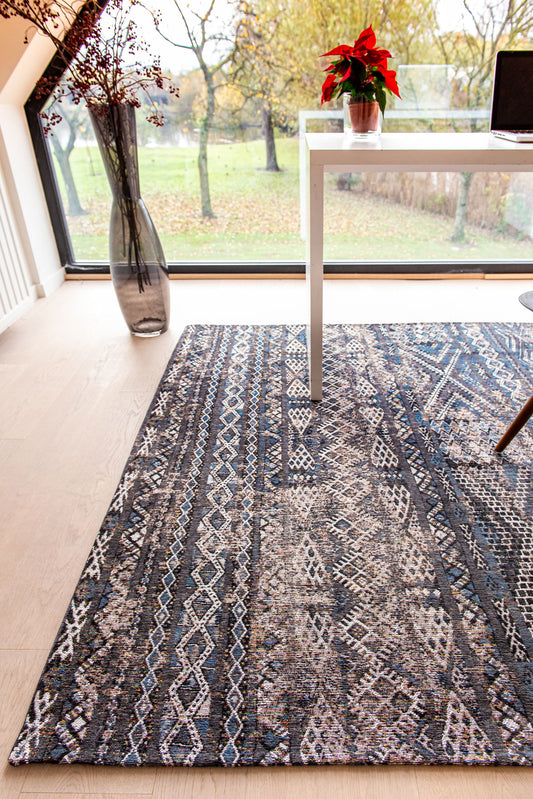 KI-301: Jacquard carpet