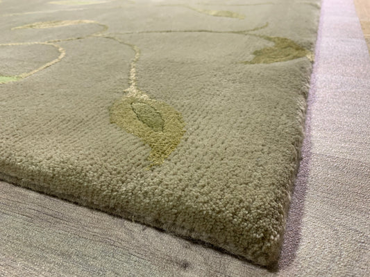 C-7049: Wool & silk rug - hand knotted