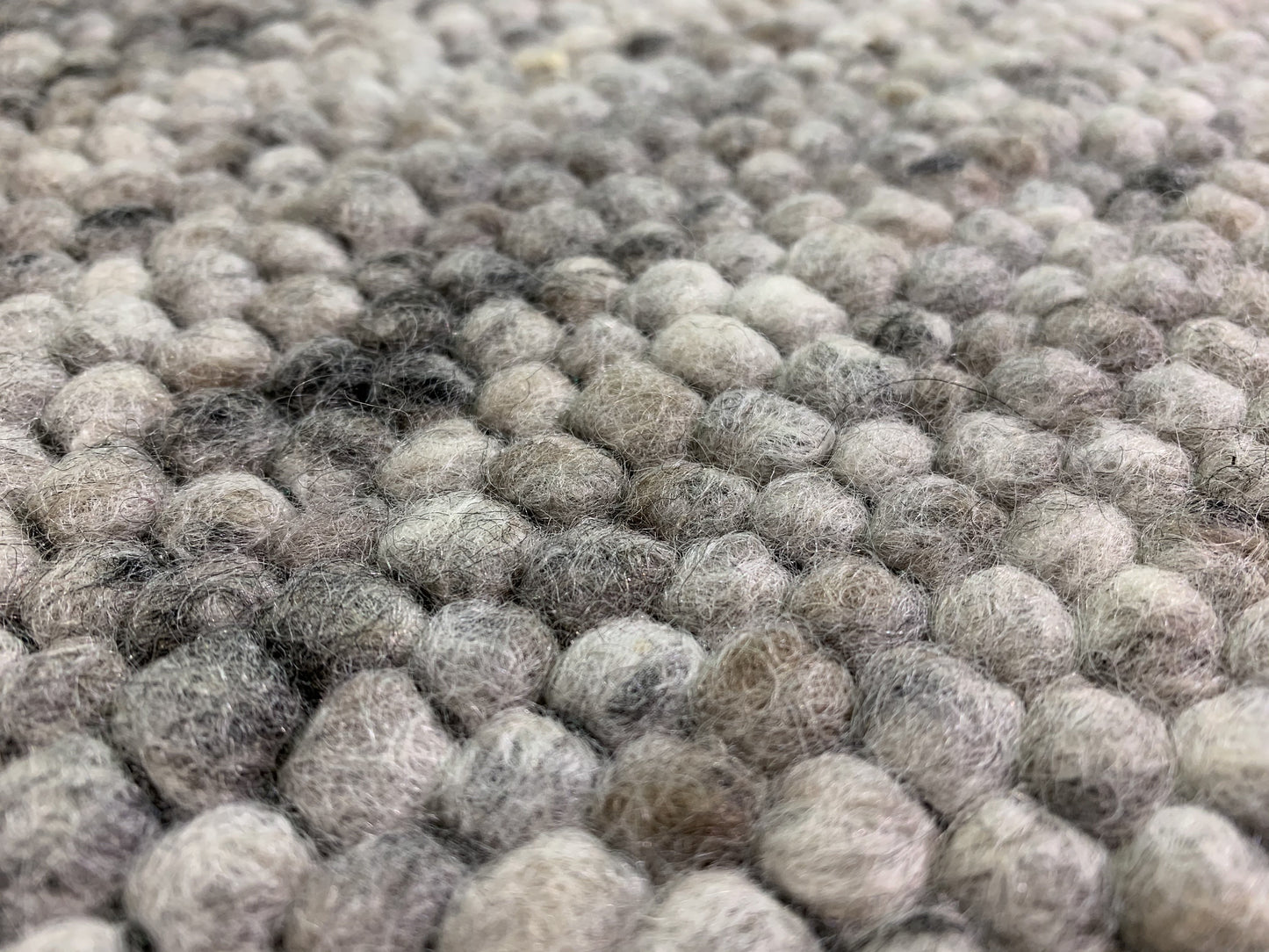 Beat: High End Wool Rug - Hand Knotted