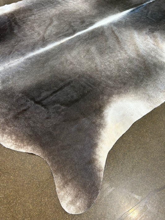 LL-2: Cowhide rug - Extra large spotted brown