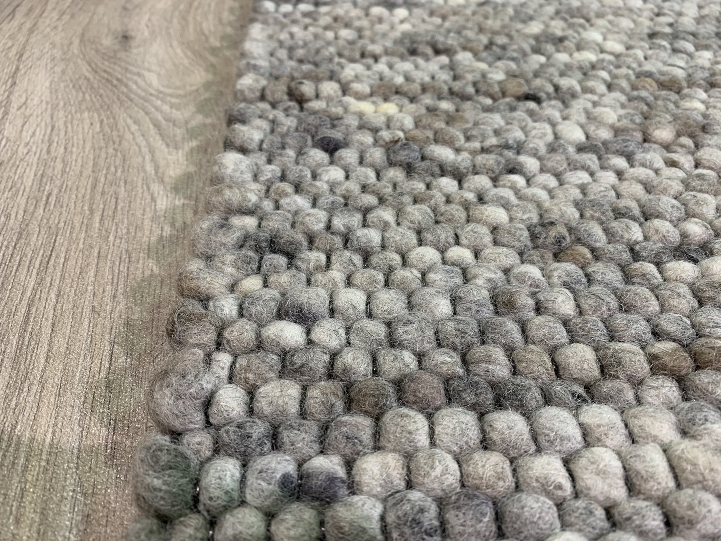 Beat: High End Wool Rug - Hand Knotted
