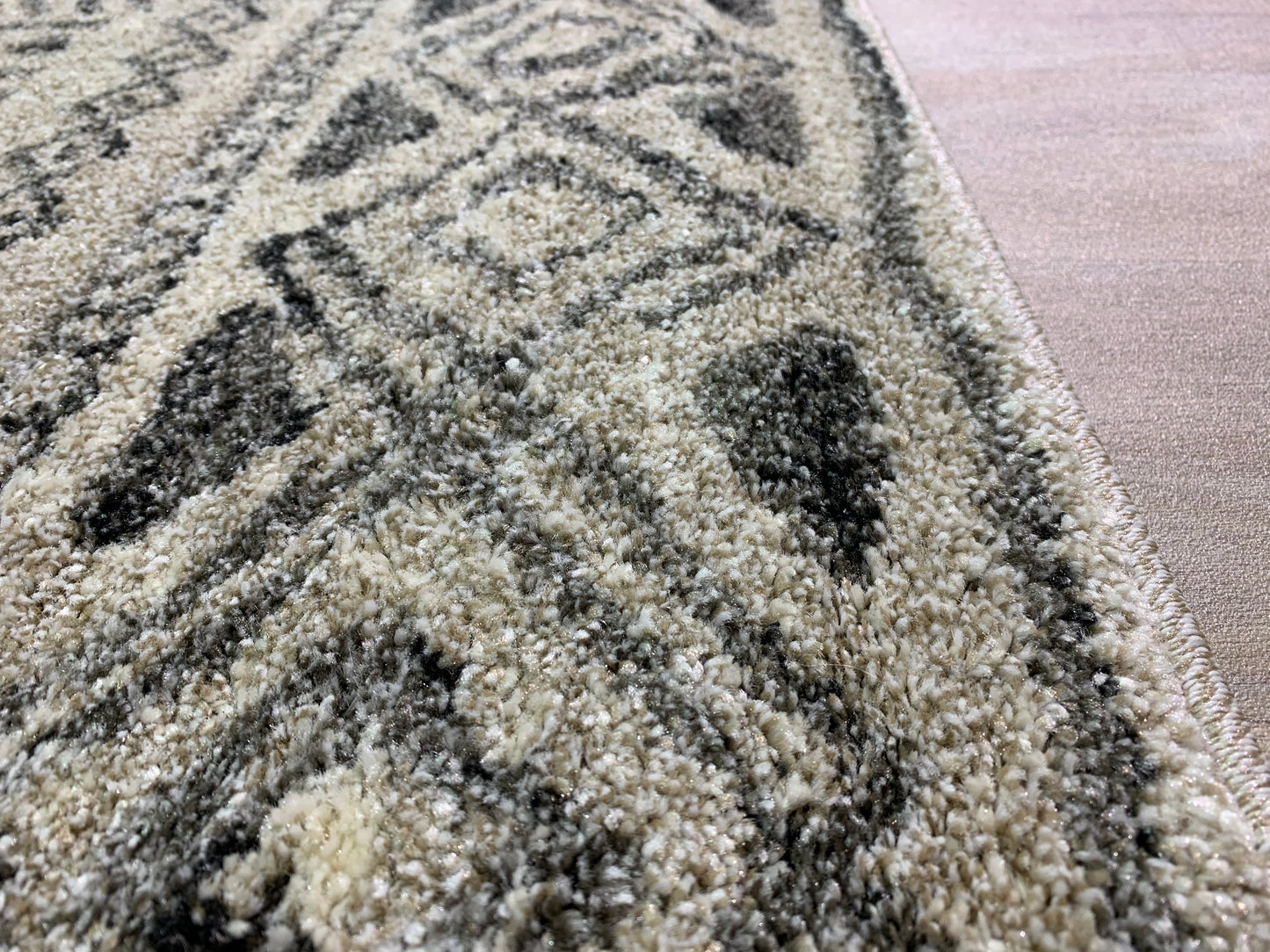 EM-201: Synthetic fiber rug