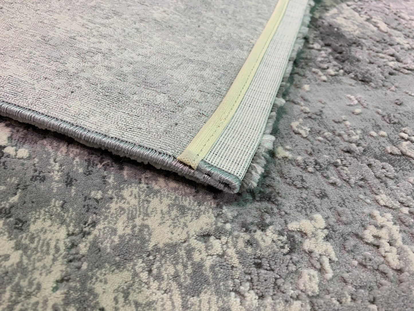 FL-401: Synthetic fiber rug