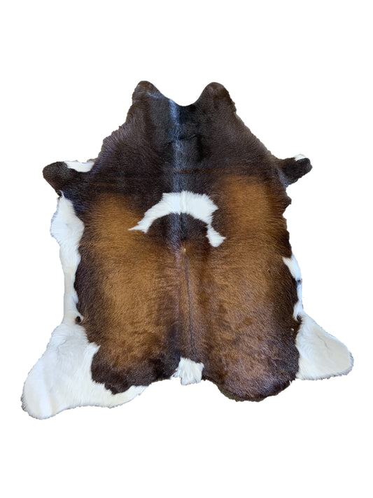 601-4: Cowhide rug - Very small brown and white